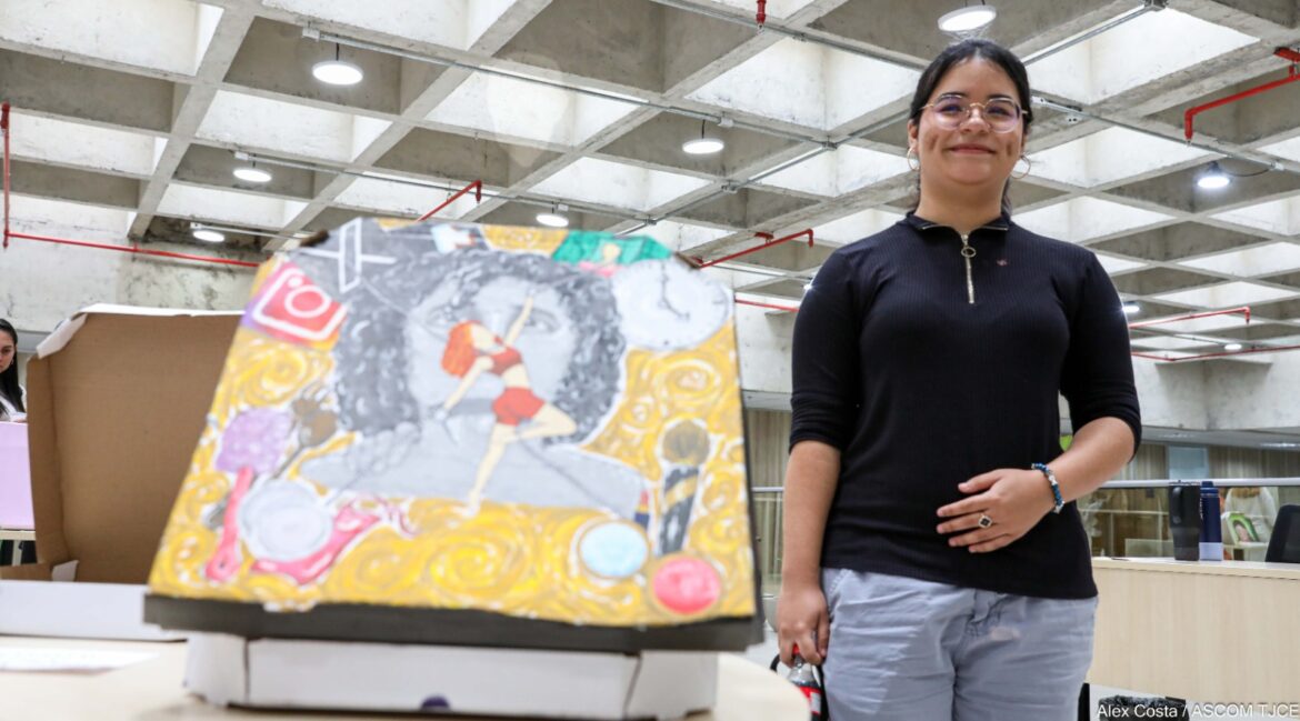 Foto de uma das alunas que participou do concurso