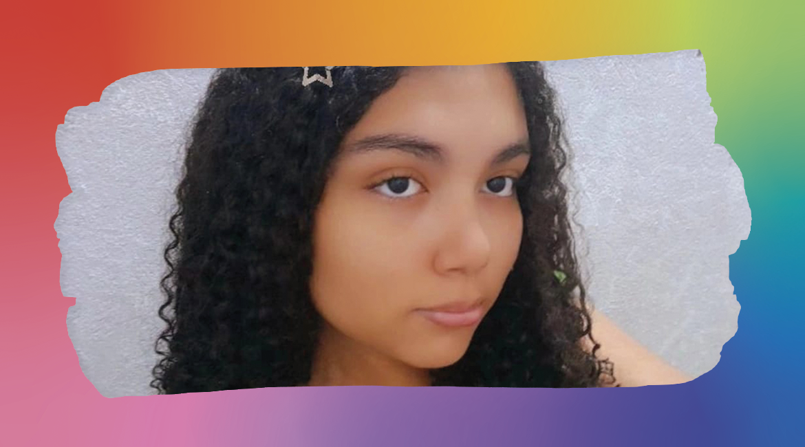 Rosto de uma adolescente com olhar contemplativo Rosto de uma adolescente com olhar contemplativo