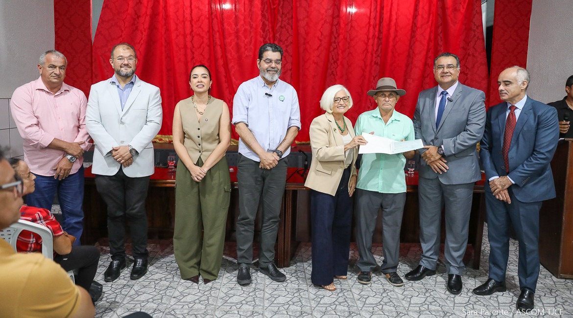 Representantes das instituições responsavéis pela mobilização posam para foto Representantes das instituições responsavéis pela mobilização posam para foto