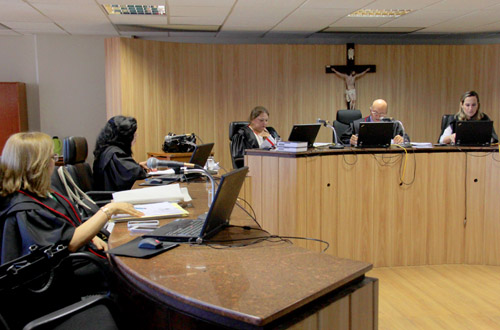 Pais de criança atropelada por caminhão devem receber R$ 300 mil de indenização