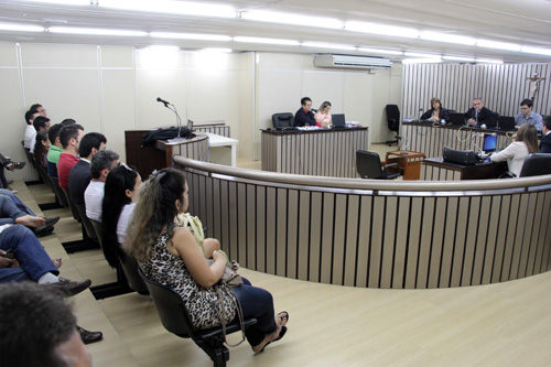 Servidores de Paraipaba suspendem greve após audiência no Tribunal de Justiça