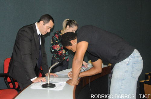 Solenidade no Fórum marca entrega de 18 termos definitivos de adoção