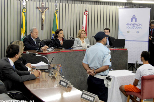 Judiciário realiza primeira audiência de custódia no Ceará