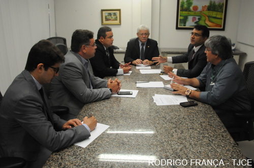 Mandados urgentes estão sendo cumpridos durante greve dos oficiais de Justiça