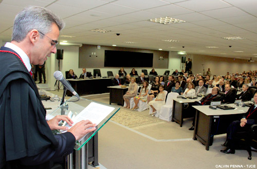 Juiz Heráclito Vieira é empossado desembargador do Tribunal de Justiça