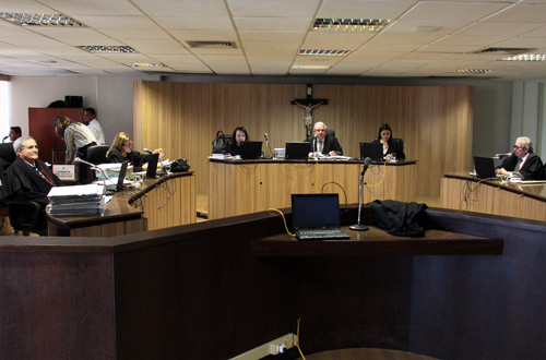 Negada liberdade para acusado de homicídio e corrupção de menor