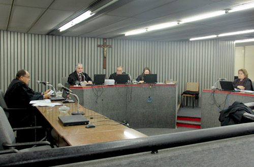 Estado deve indenizar vendedor que teve casa invadida ilegalmente por policiais