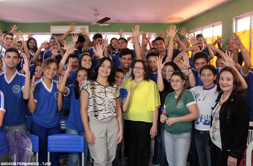 Programa “Justiça e Cidadania” promove palestra de magistrada em instituto de surdos