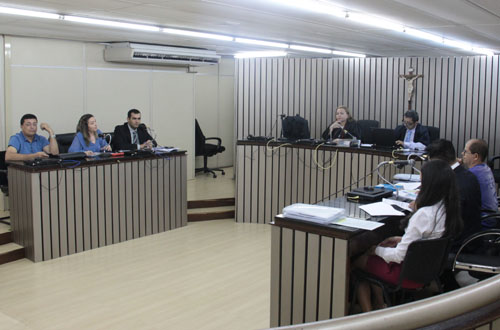 Professores de Quixeré suspendem greve após audiência realizada no TJCE