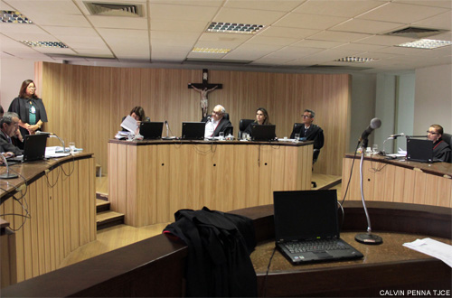 7ª Câmara Cível determina a remoção de presos em situação irregular das delegacias da Capital