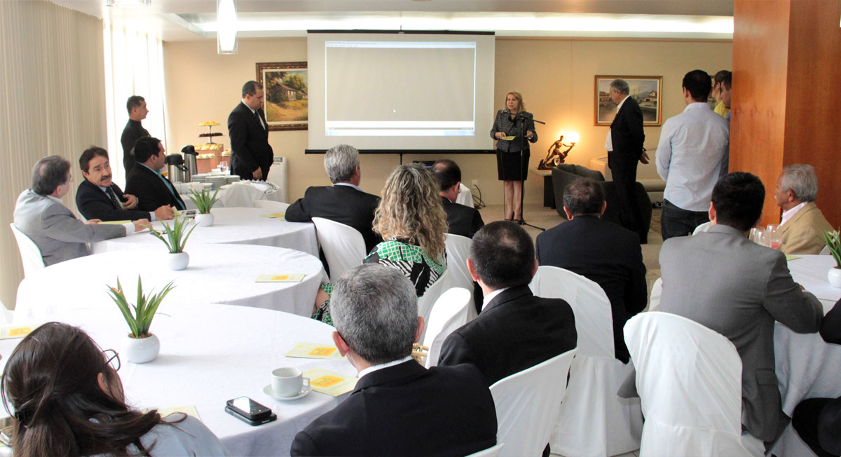Presidente do TJCE apresenta projetos do Judiciário a deputados federais