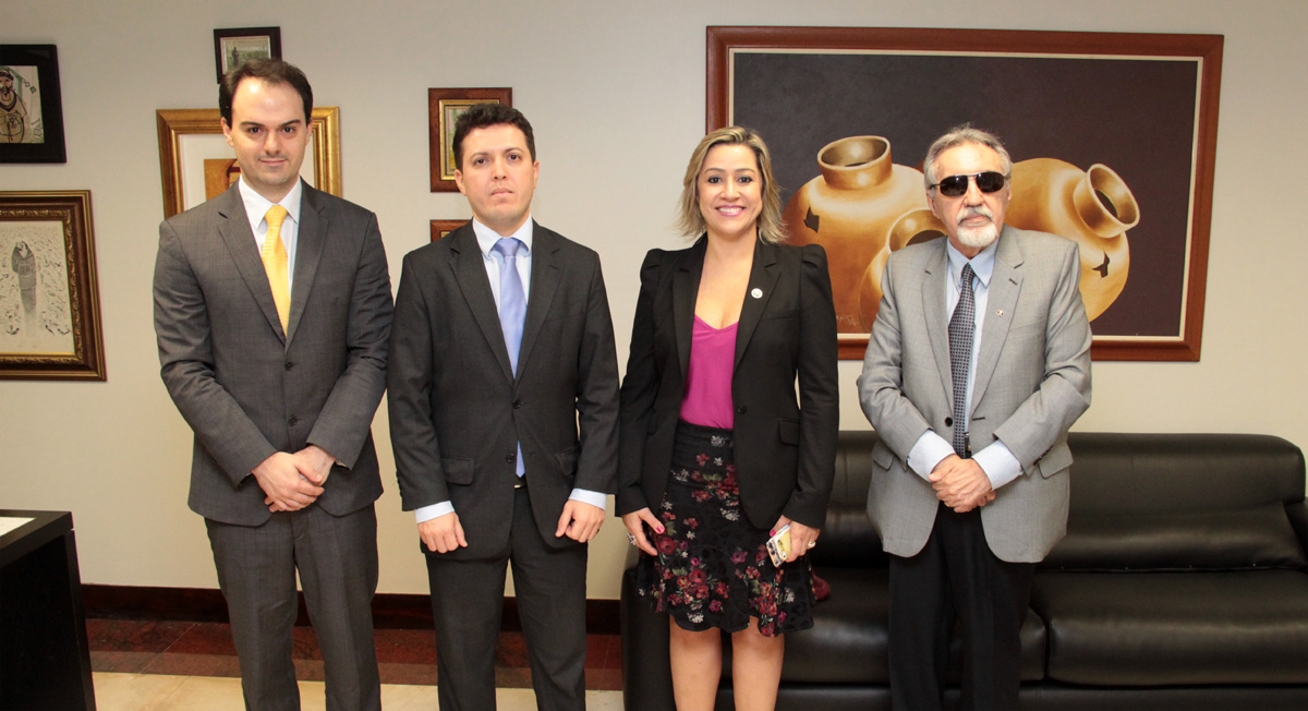 Desembargador Filgueira Mendes recebe representantes da Defensoria Pública