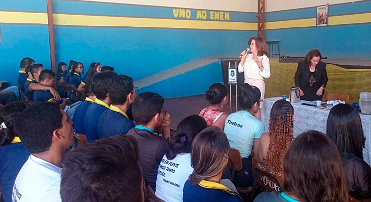 Magistrada fala sobre o papel do Judiciário para alunos do bairro Bom Jardim