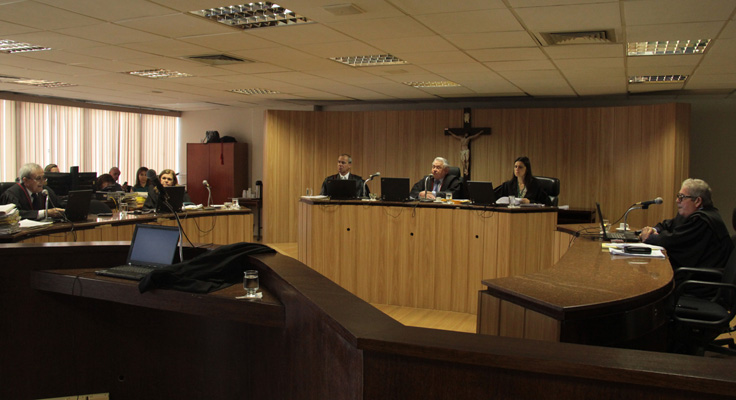 Justiça aumenta condenação e determina a perda do cargo público de Vítor Quinderé