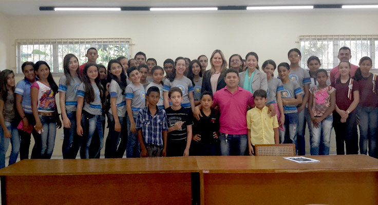 Juíza de Aratuba orienta estudantes sobre Justiça e Cidadania