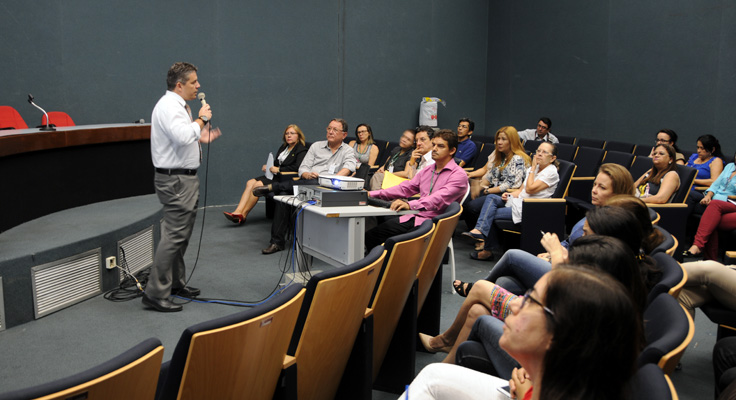Médico esclarece servidoras do Fórum sobre câncer de mama