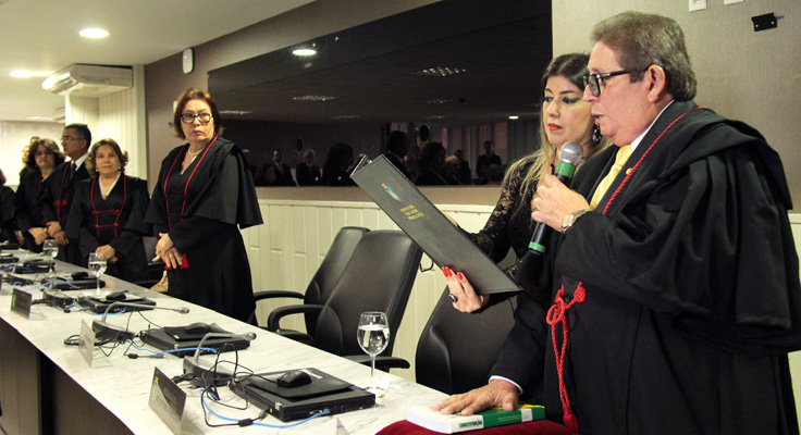 Juiz Francisco Martônio é empossado desembargador do Tribunal de Justiça