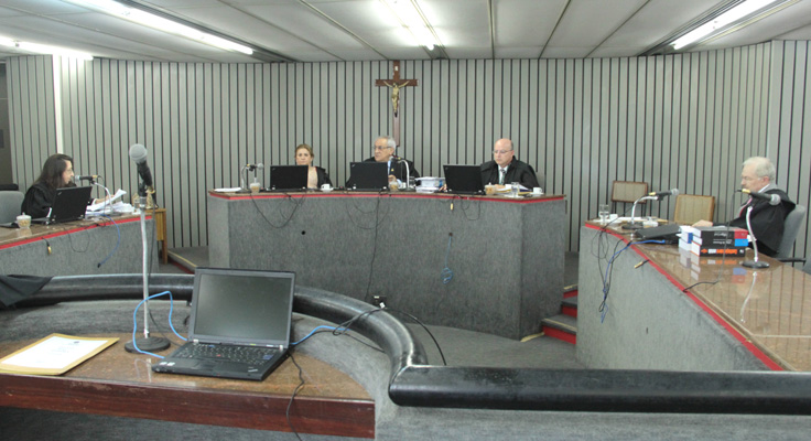 Casal deve receber R$ 10 mil de indenização por não receber imóvel no prazo