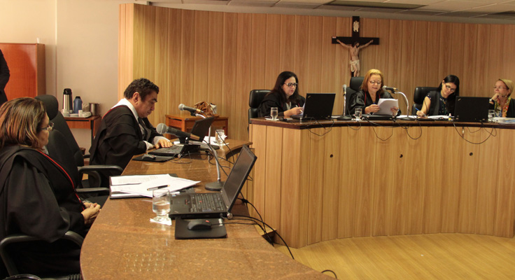 Justiça autoriza transexual a mudar nome em certidão de nascimento