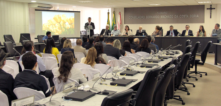 Cejai entrega prêmio de responsabilidade  social a magistrados e servidores