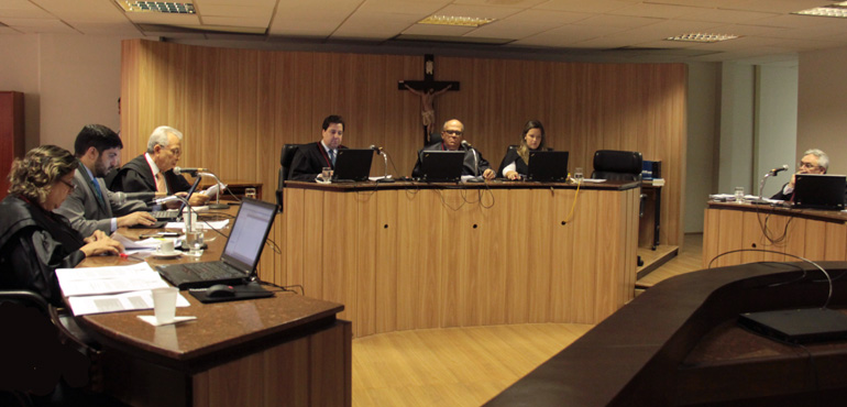 Comerciante agredido por agentes municipais ganha direito à indenização de R$ 20 mil