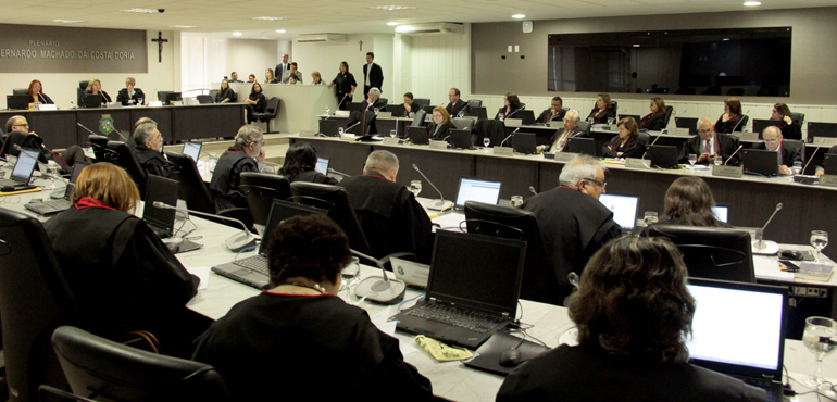 Pleno do TJCE aposenta juiz por incapacidade mental