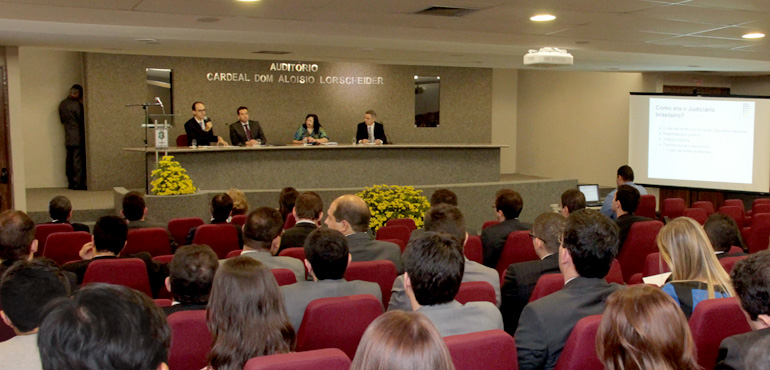Importância do Judiciário na democracia é tema de palestra para novos magistrados