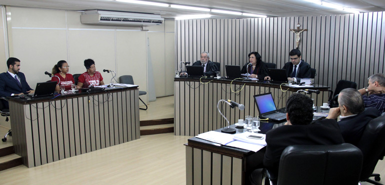 Profissionais de educação e Município de Maracanaú entram em acordo durante conciliação no TJCE