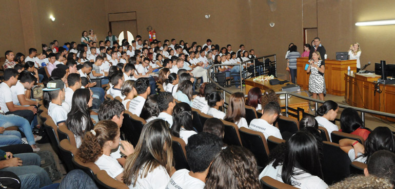 Vara de Penas Alternativas promove  ação de combate à dengue no Fórum