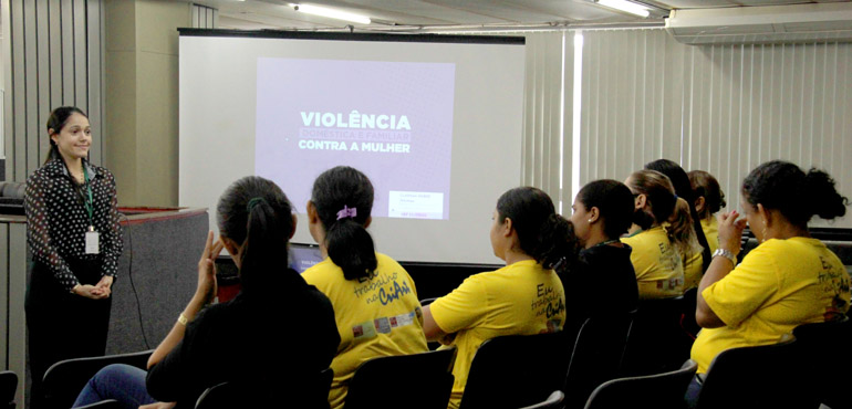 Palestra sobre a Lei Maria da Penha encerra atividades da Semana pela Paz em Casa no TJCE