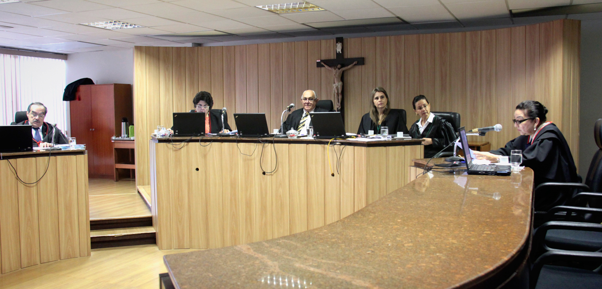 Mãe e filha acusadas de roubo indevidamente devem ser indenizadas em R$ 20 mil