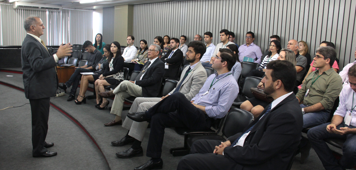 Secretaria de Planejamento promove reunião com gestores e analistas de processos do TJCE