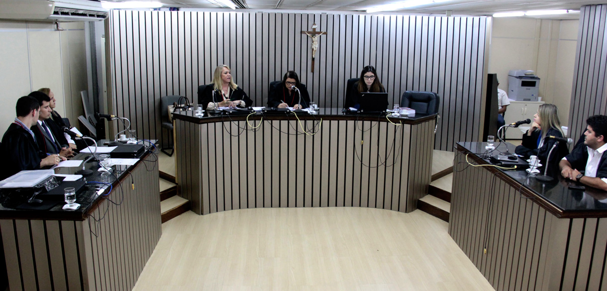 Termina em acordo audiência entre servidores da Educação e Município de Aratuba