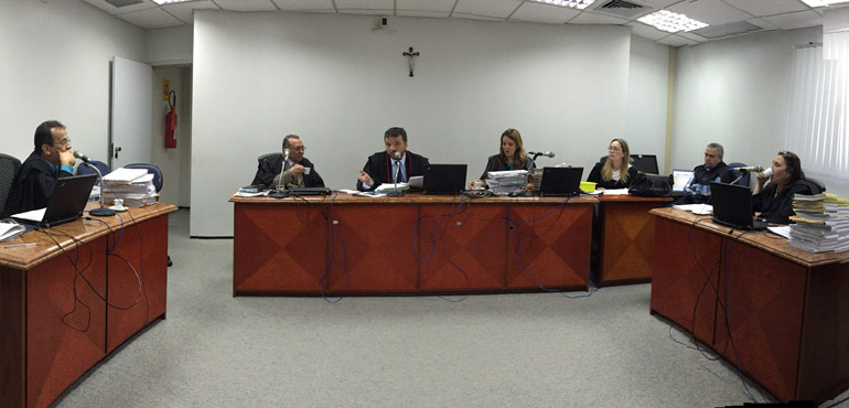 Magistrados da 2ª Turma  Recursal julgam 74 processos durante sessão