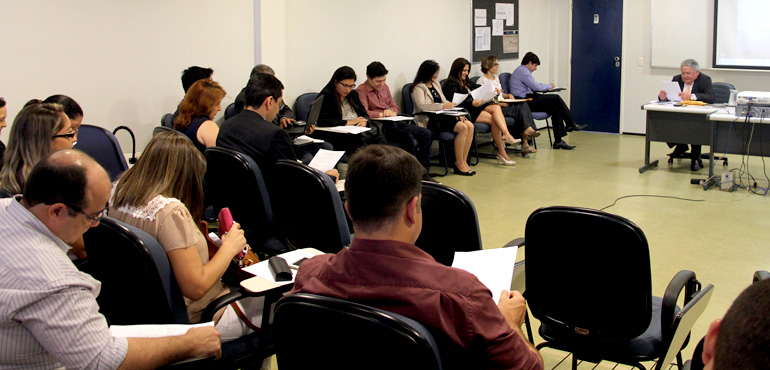 Magistrados que atuam nos Juizados Especiais participam de reunião na Esmec