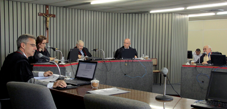 4ª Câmara Cível suspende liminar e mantém  no cargo prefeito de Canindé