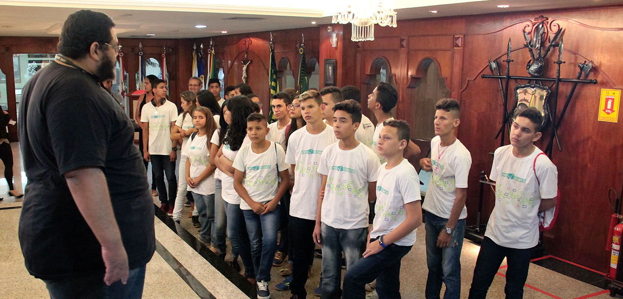 TJCE recebe visita de estudantes do programa Pró-Técnico