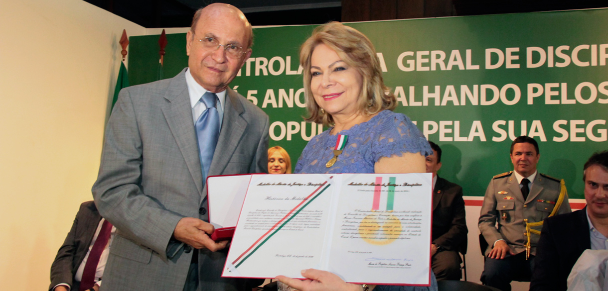 Desembargadora Iracema Vale é homenageada com Medalha do Mérito de Justiça e Disciplina