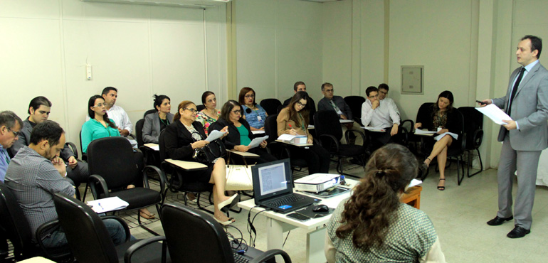 Ciclo de Estudos sobre novo CPC debate “Honorários Advocatícios”