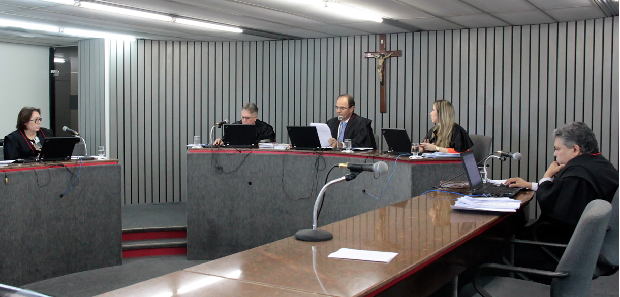 Justiça nega liberdade para acusado  de homicídio triplamente qualificado