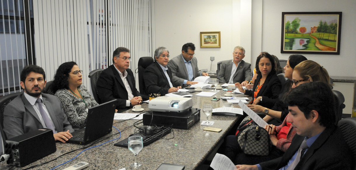 Nova regulamentação de atividades da Coman é tema de reunião no Fórum Clóvis Beviláqua