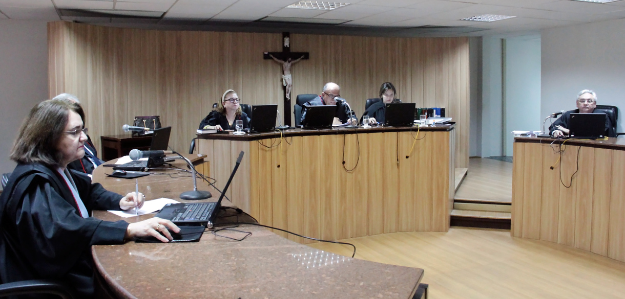 Empresa de transporte e seguradora devem indenizar familiares de vítima de acidente