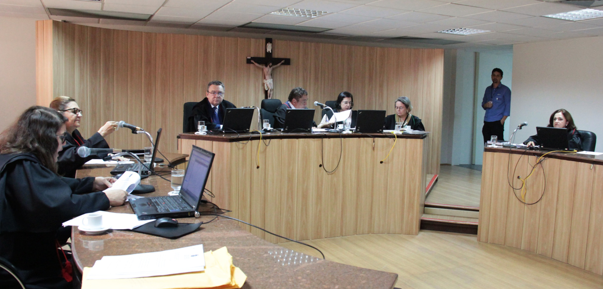 Criança que foi expulsa de igreja deve receber R$ 10,8 mil de indenização