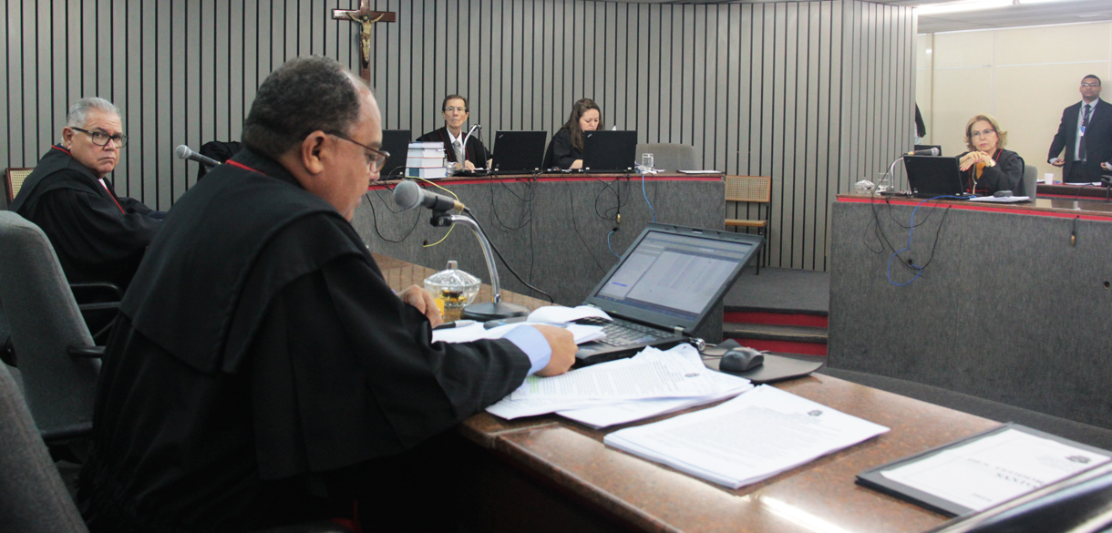 Cliente que teve carro roubado em supermercado deve receber R$ 13,5 mil de indenização