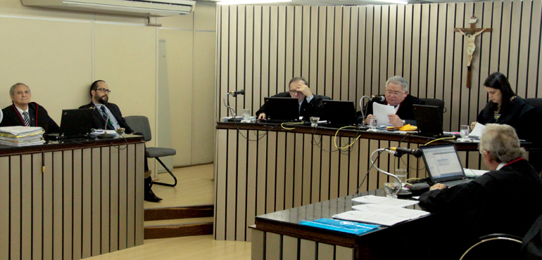 Acusado de homicídio triplamente qualificado em Aracati tem pedido de liberdade negado