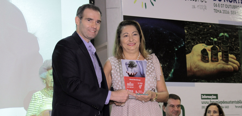 Juíza Rosa Mendonça é homenageada por atuação no combate à violência doméstica