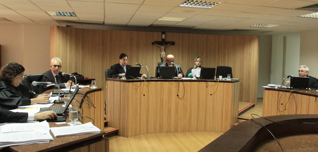 Estado deve indenizar proprietários de motocicletas danificadas por viatura da polícia