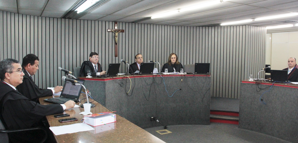 Desembargadores da 3ª Câmara Criminal julgam  130 processos durante sessão