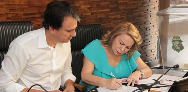 Acordo assinado pelo TJCE vai auxiliar magistrados no julgamento de processos relativos à saúde