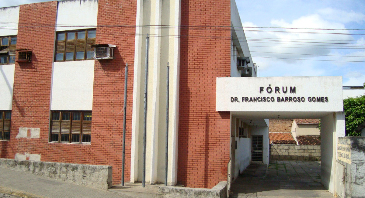 Decretada prisão de mulher acusada de mandar matar marido policial